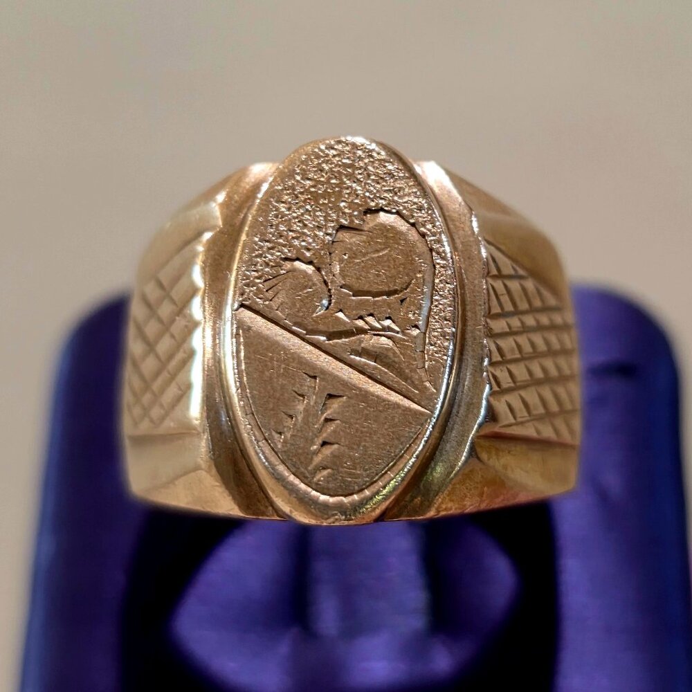 Antique Vintage Signet Men's Ring in Brass Engraved Crest SZ 10.5-10.75 18.7 gm - Picture 4 of 12